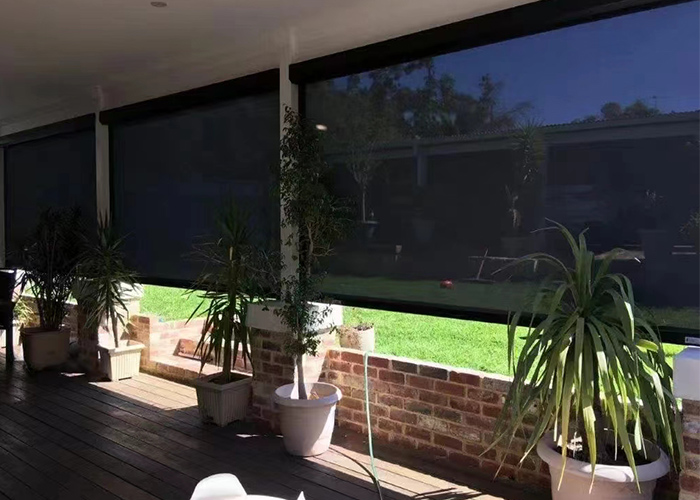 陽(yáng)臺(tái)電動(dòng)防風(fēng)卷簾